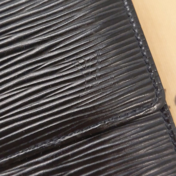 Louis Vuitton black epi leather wallet 🖤 - Picture 8 of 10